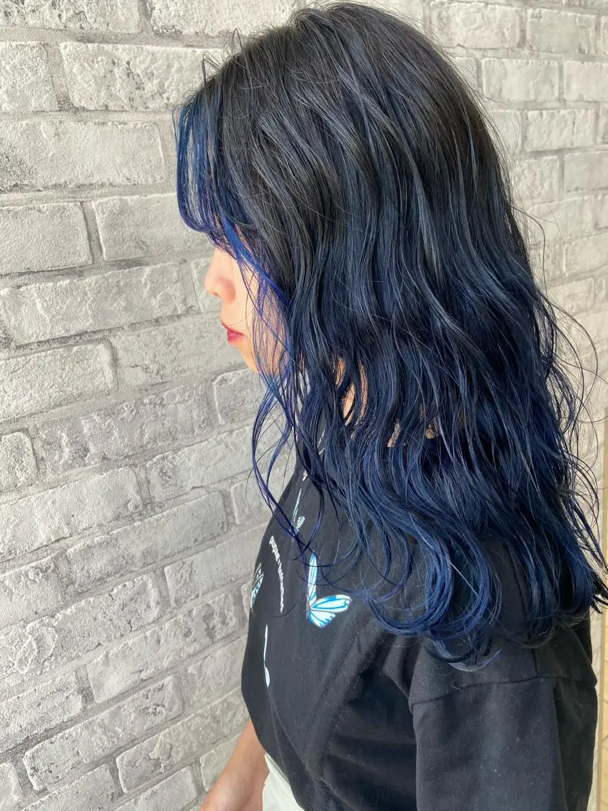 セミロング カラー ミストバング  フェイスフレーミング グラデーションカラー ネイビーカラー Oopsレイヤー 加藤澄都のヘアスタイル