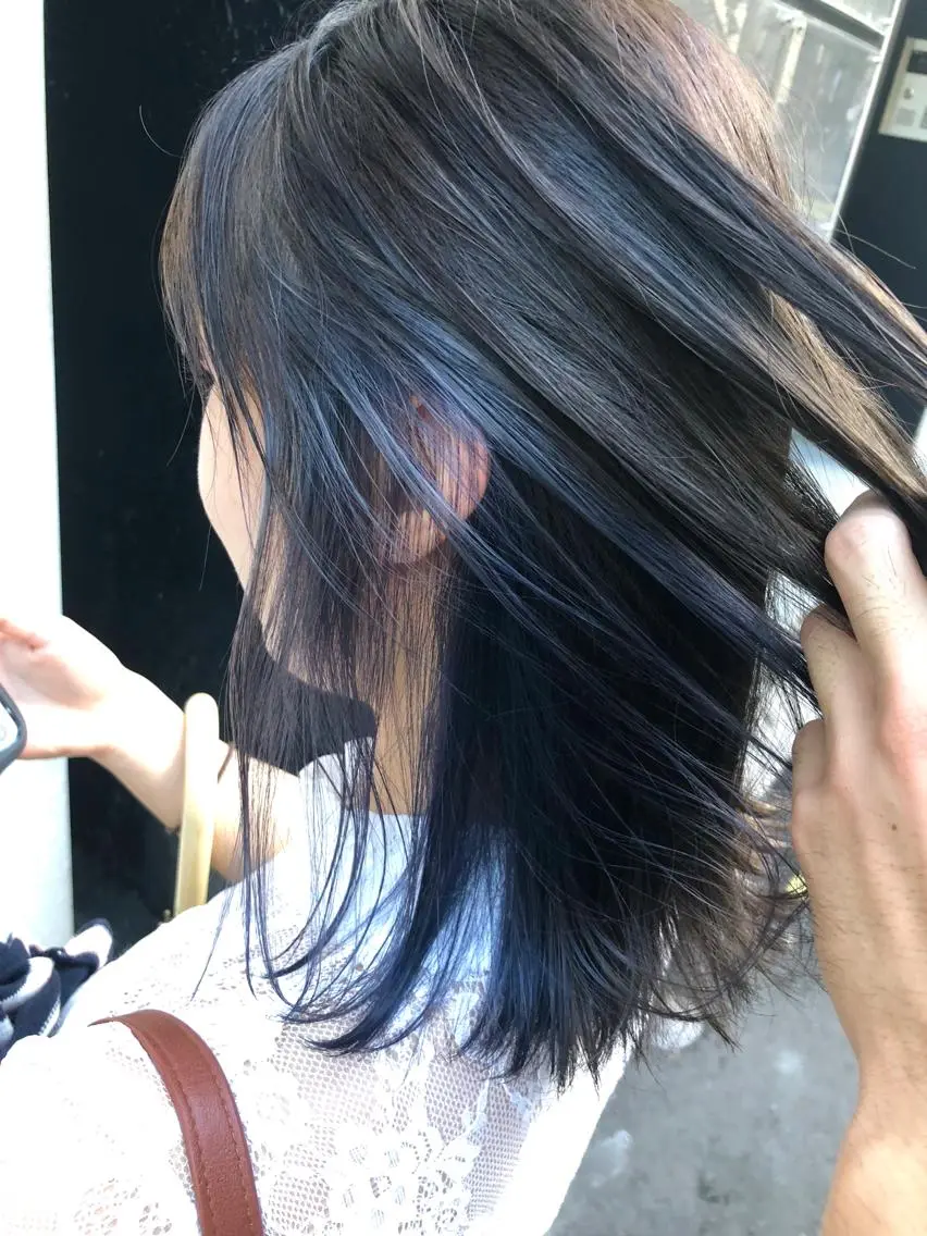 セミロング カラー アッシュ ブリーチ インナーカラー ネイビーカラー 100%髪質改善特化 TRUNSのヘアスタイル