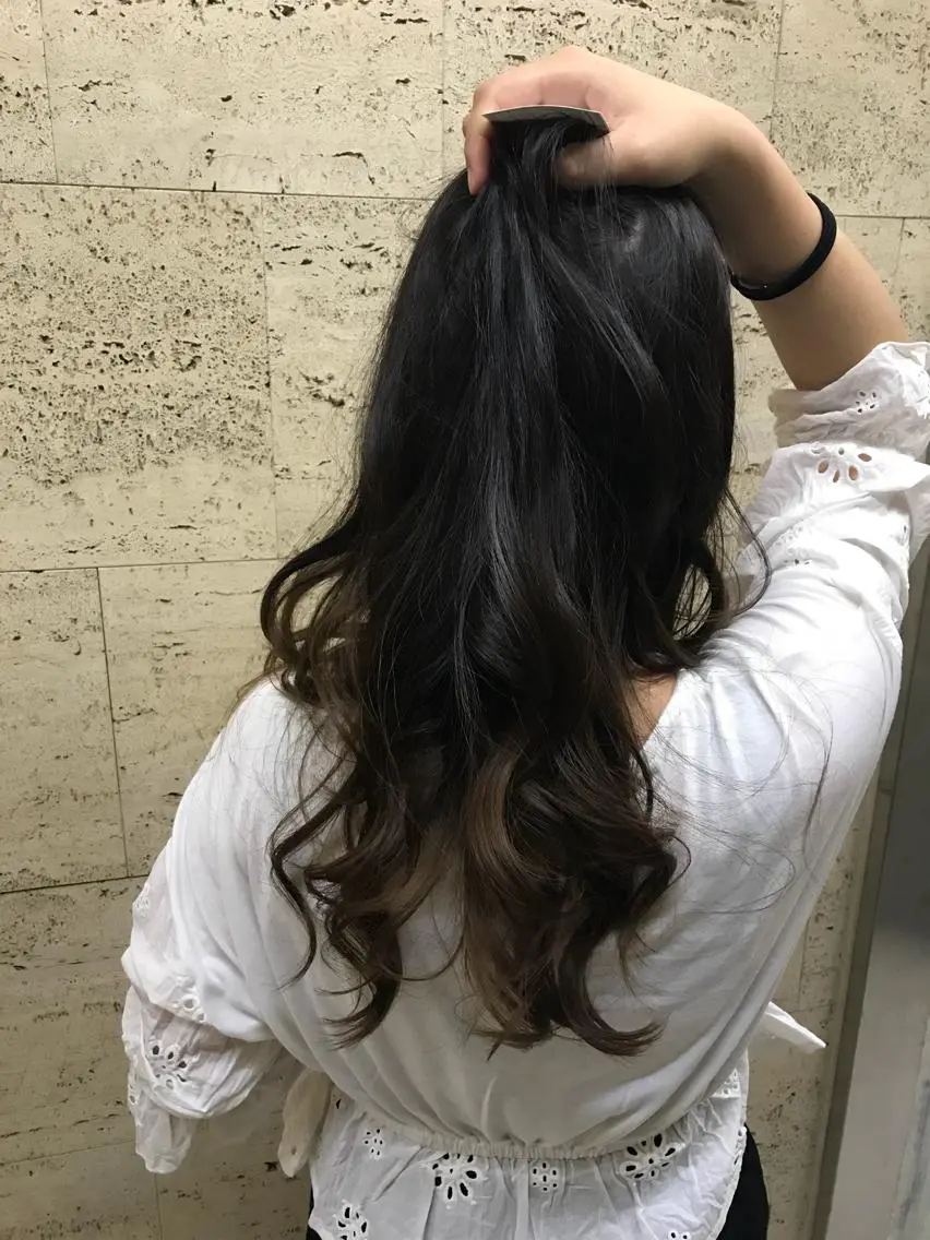 セミロング カラー ブリーチ グラデーションカラー ヘアカラー トリートメント shi hoのヘアスタイル
