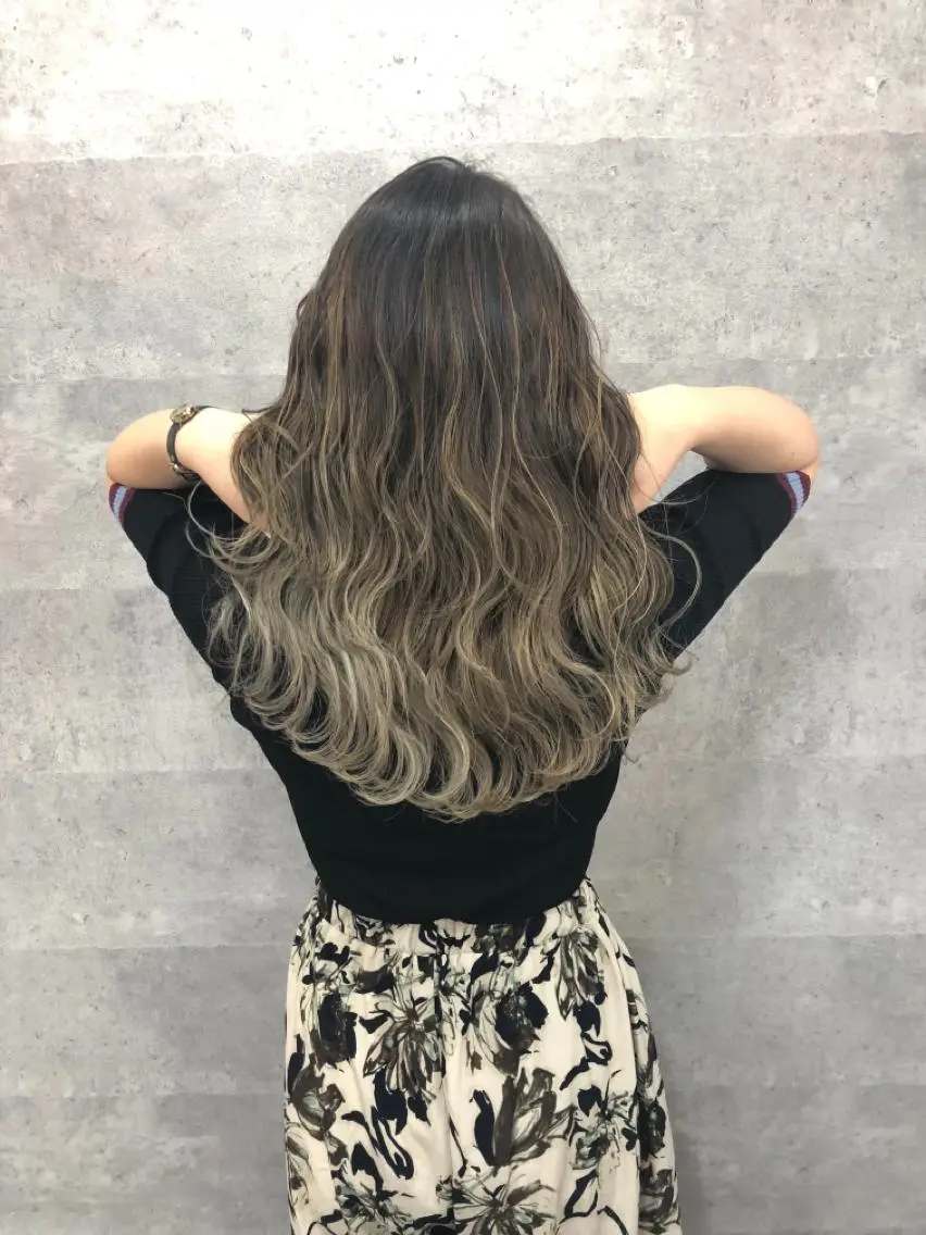セミロング カラー _WHITE+ 南海難波店のヘアスタイル