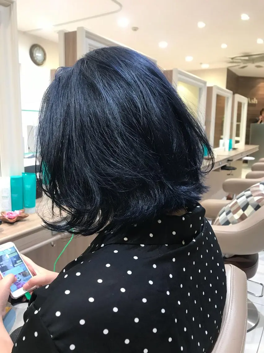 ショート カラー ブリーチ ブルーカラー ヘアカラー トリートメント 当日予約🆗✂︎ ウエモト タクのヘアスタイル
