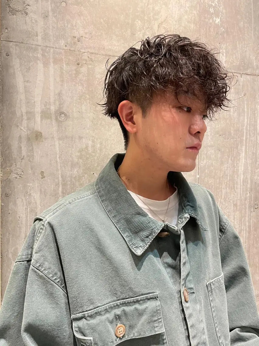 ショート パーマ メンズ 近藤 裕嗣のヘアスタイル