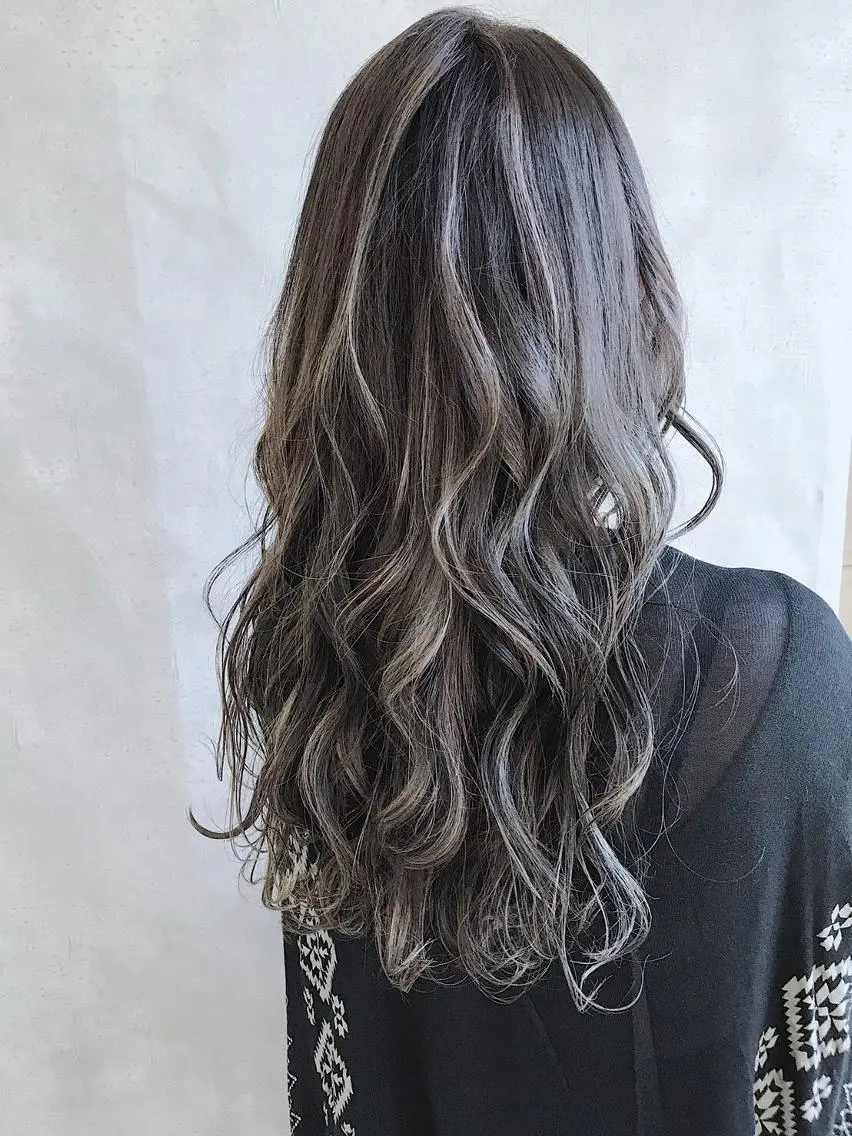 ロング カラー アディクシーカラー ブリーチ ケアブリーチ ダブルカラー ハイライトカラー MOU namba ムウナンバのヘアスタイル