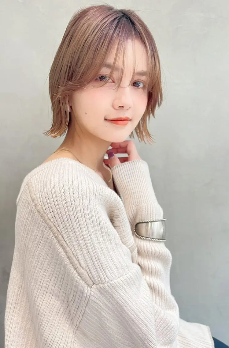 ショート カラー ベージュカラー ミルクティーベージュ ボブ KAREN🕊️ 大宮美容室のヘアスタイル