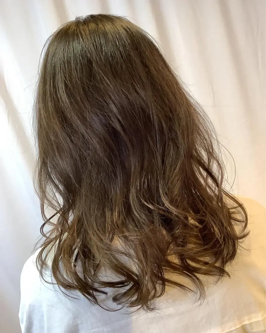 カラー ブリーチ グレージュ 稲田 全将のヘアスタイル