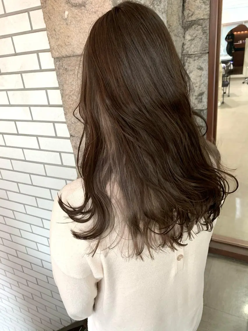 セミロング カラー シルバー カット ヘアカラー オージュアソムリエ DAIKI⭐️のヘアスタイル
