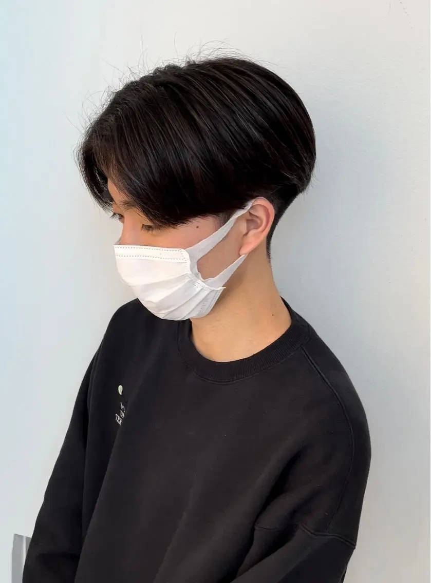 メンズ センターパート k jの眉毛・アイブロウイメージ