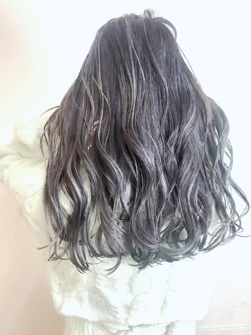 セミロング カラー アッシュ アッシュグレー ハイライトカラー ハイライト カット ヘアカラー トリートメント ヘアセット 360°キレイな ショートカットのヘアスタイル