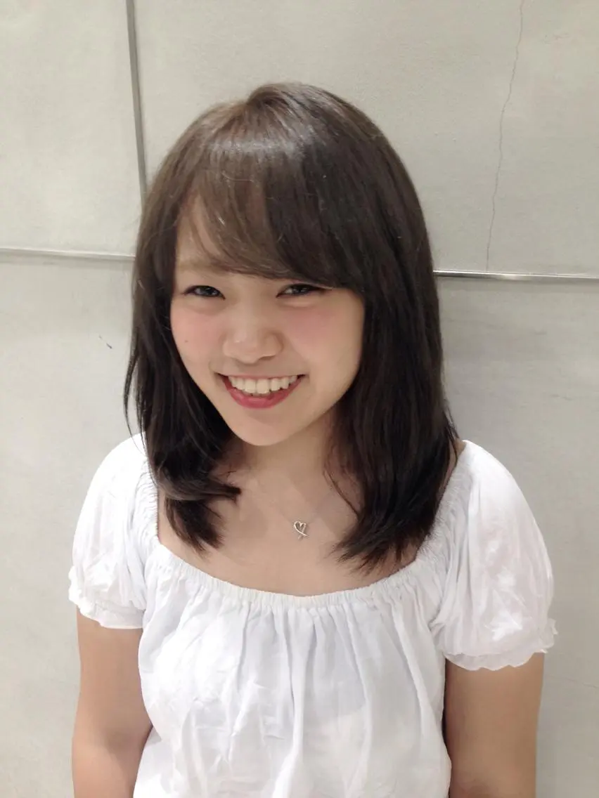 ミディアム カラー アッシュ アッシュグレー 片山千晴✨ツヤ髪カラ ー✨レイヤーカット✨のヘアスタイル