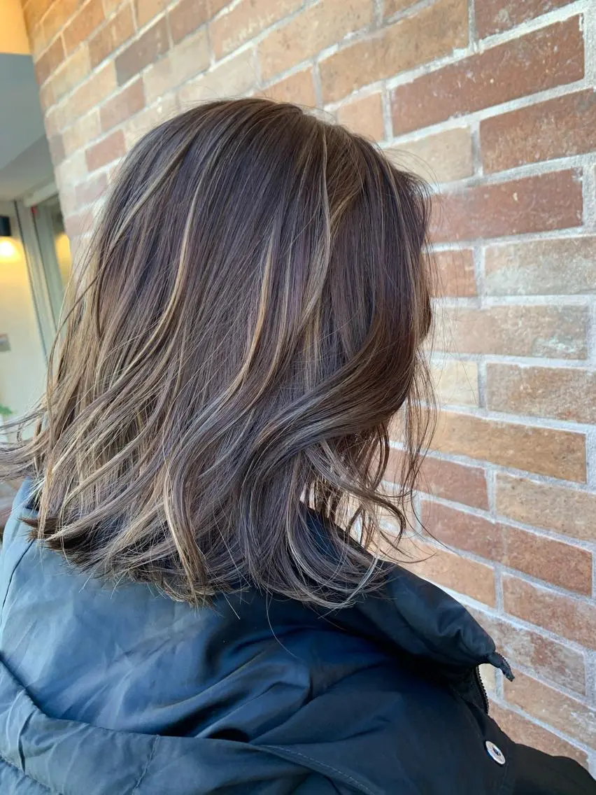 ミディアム カラー ハイライトカラー ハイライト 韓国レイヤー×艶髪 ハイトーンRyukiのヘアスタイル
