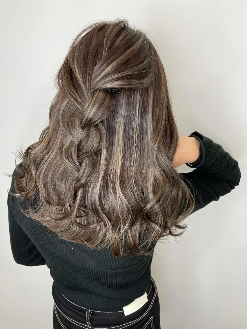 ミディアム 手島 カミラのヘアスタイル