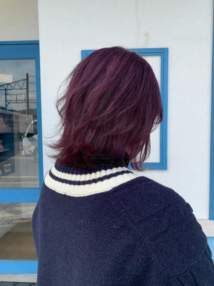 ミディアム カラー ボルドーカラー 辻川 真央のヘアスタイル