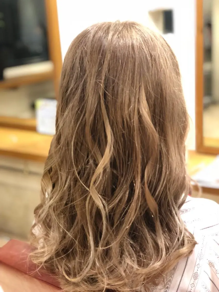 ロング カラー ヘアアレンジ アッシュ ブリーチ soi 💜AYAKOのヘアスタイル