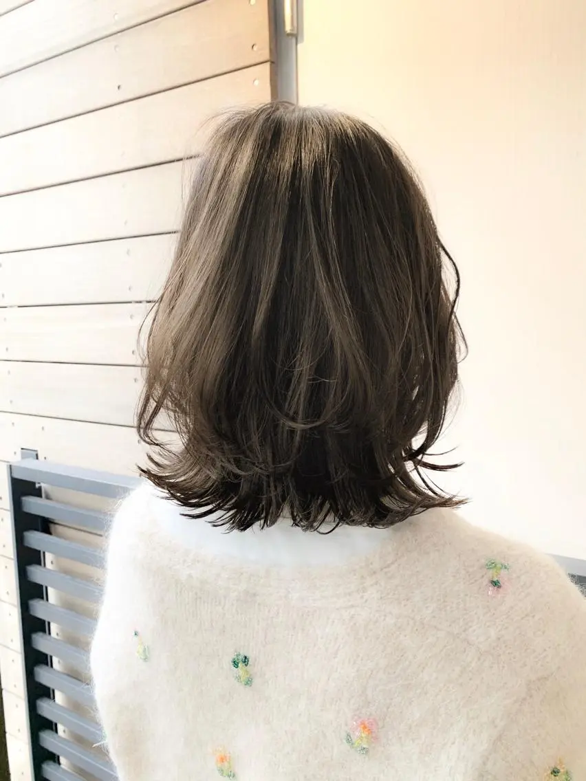 ミディアム ミディアムレイヤー 顔まわりレイヤー 顔周りカット 韓国風ヘア レイヤーカット カット ヘアカラー トリートメント 伊良波 香里のヘアスタイル