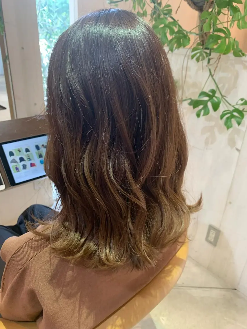 ミディアム カラー ベージュカラー 長尾 桃佳のヘアスタイル