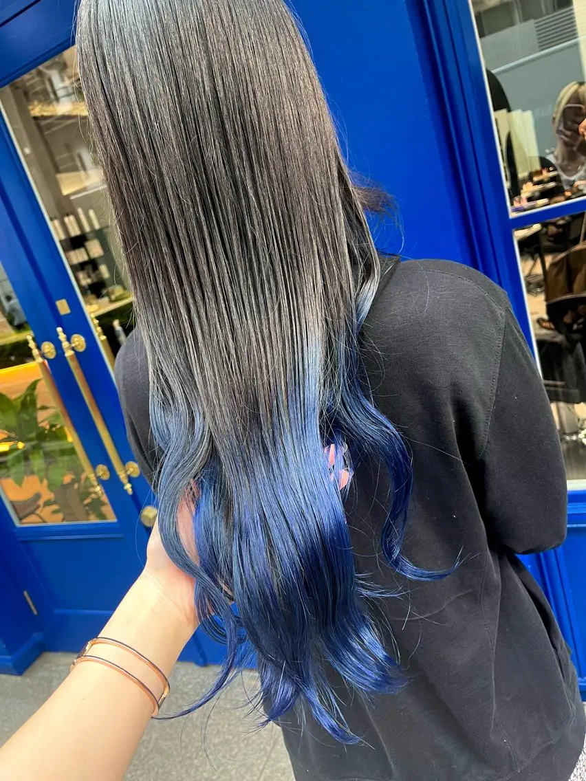 ロング カラー ブルーカラー グラデーションカラー カット ヘアカラー 🎀♥️推しカラー tomoka💜🍭のヘアスタイル