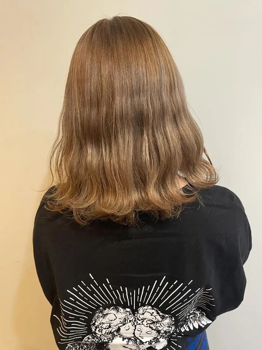 ミディアム カラー ベージュカラー ブリーチ ミルクティーベージュ ヘアカラー 中目黒🌼 🌼ハナのヘアスタイル