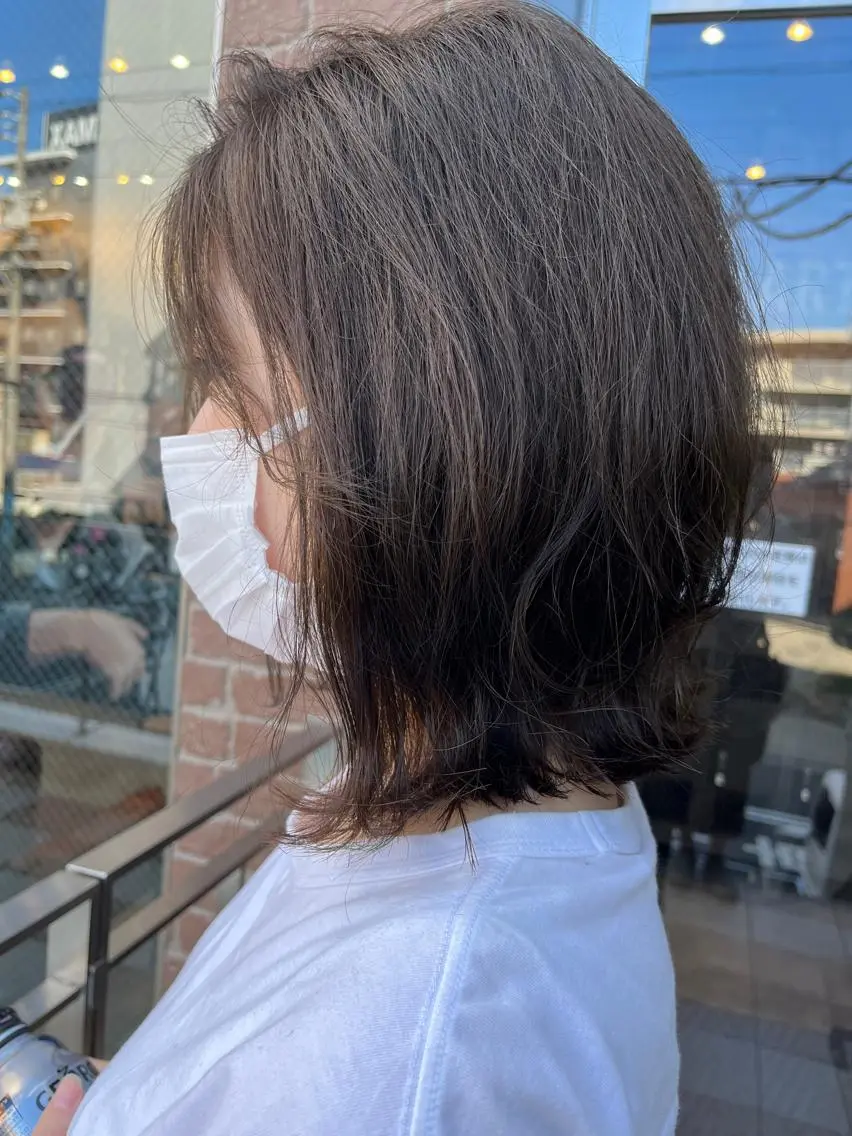 ミディアム カラー パーマ ヘアアレンジ メンズ キッズ ネイル マツエク・マツパ アイブロウ ミディアムパーマ メンズパーマ ブラウンカラー ケアカラー 透明感カラー 久木原 ゆりのヘアスタイル