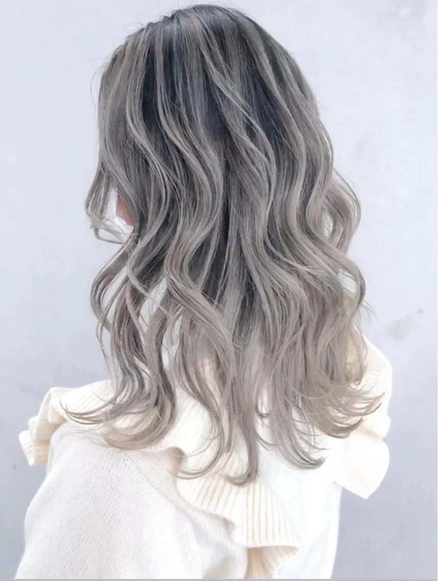 ロング カラー ケアブリーチ 黒瀬有汰のヘアスタイル