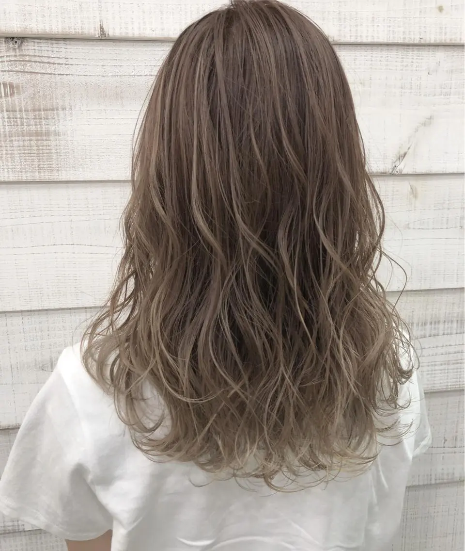 セミロング カラー ヘアアレンジ ブリーチダブルカラー 元町三宮/三ノ宮のヘアスタイル
