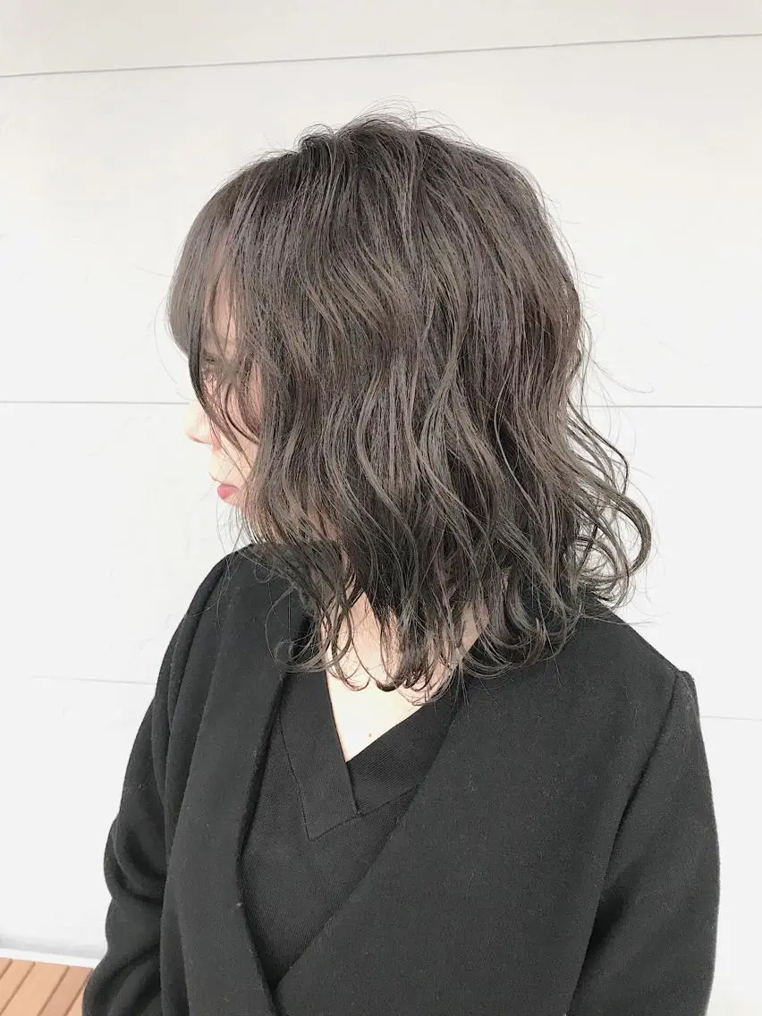ミディアム カラー グレージュ ヘアカラー lani ブリーチ /ダブルカラーのヘアスタイル