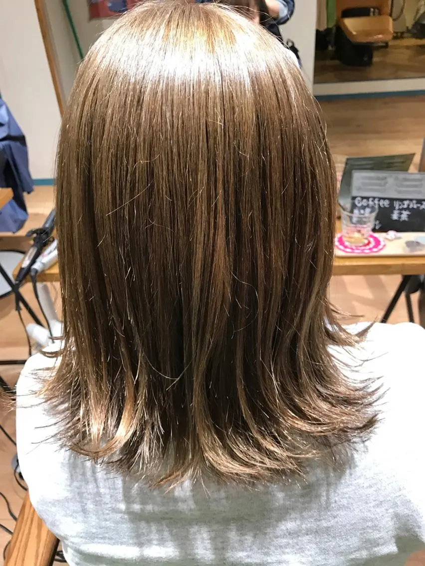 セミロング カラー 外ハネヘア アメリラブヘアー 土屋 洋平のヘアスタイル