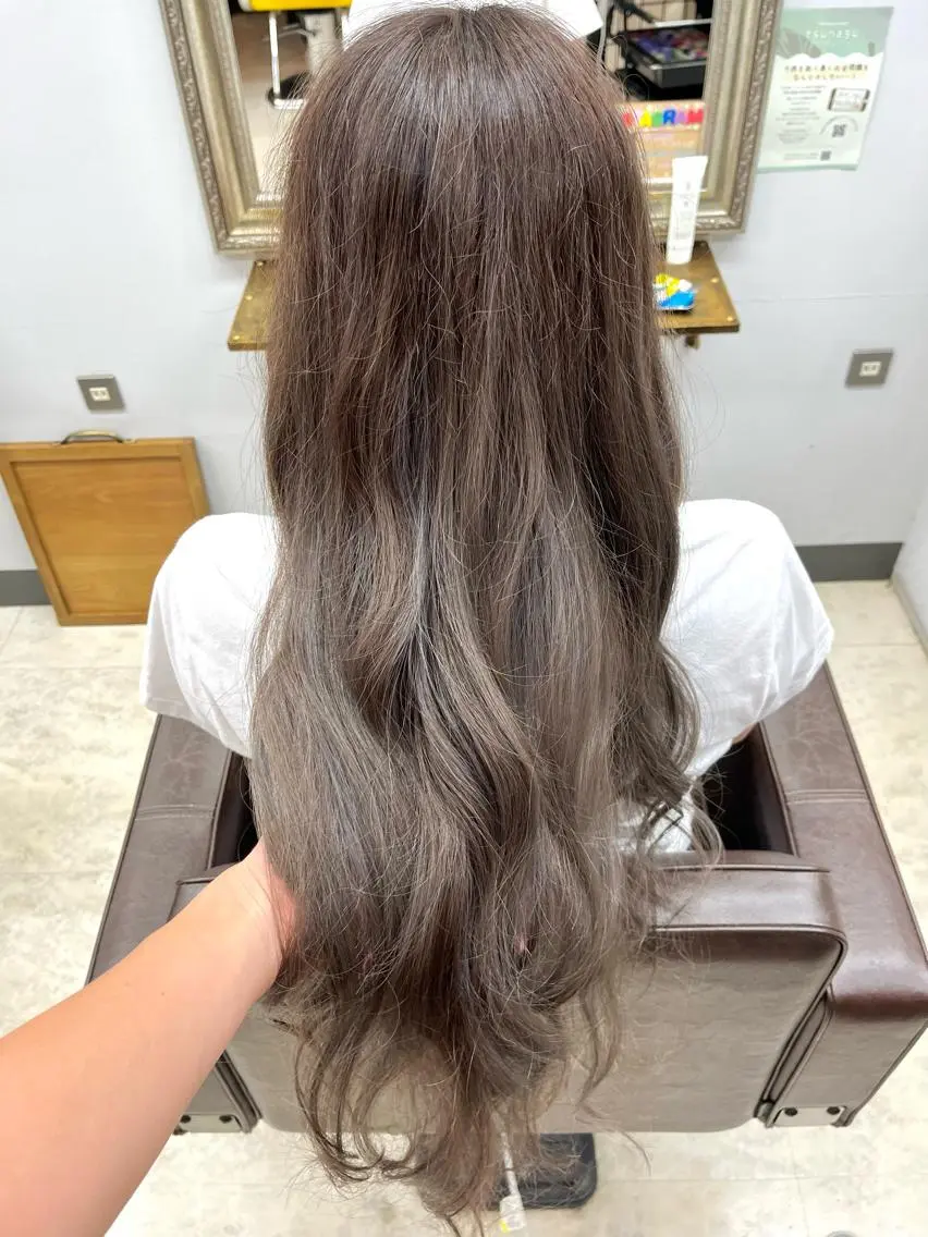 ロング カラー ハイライトカラー ハイライト 産休の為お休みです! 小島凜のヘアスタイル