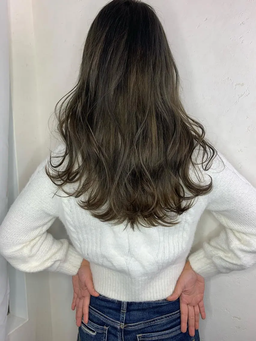 セミロング カラー Luxbe hakataのヘアスタイル
