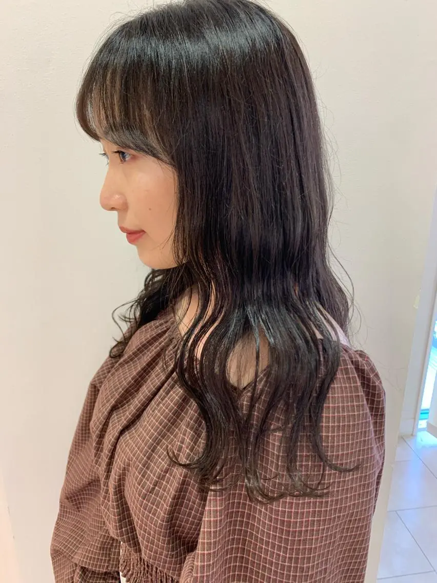 ロング カラー ヘアカラー トリートメント 顔まわりカット✄ ベージュカラー🧸のヘアスタイル