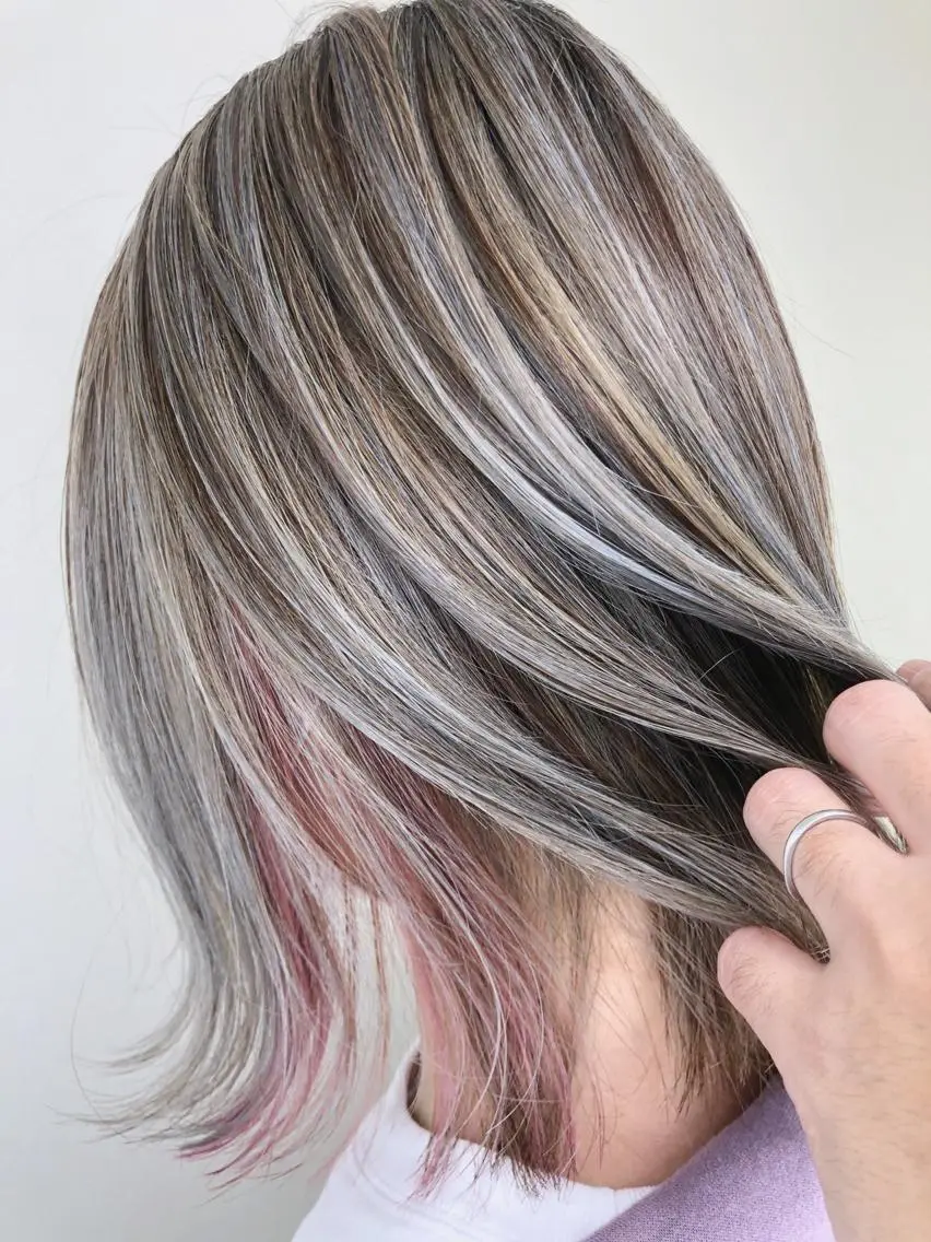 ショート カラー アディクシーカラー バレイヤージュ ベージュカラー ブリーチ ケアブリーチ ito. ブリーチ/髪質改善のヘアスタイル