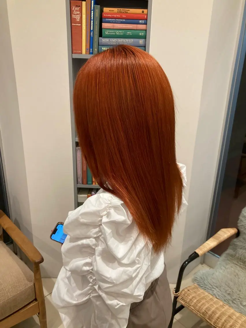 セミロング カラー ブリーチ オレンジ 髪質改善･縮毛矯正 薄拓斗のヘアスタイル