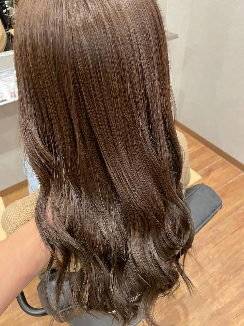 ロング カラー グレージュ モカグレージュ ヘアカラー トリートメント 鵜飼 真伍のヘアスタイル