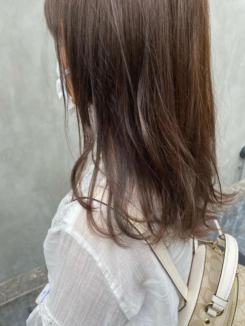 セミロング カラー パーマ ヘアアレンジ メンズ キッズ ネイル マツエク・マツパ アッシュ ベージュカラー インナーカラー/ KANAのヘアスタイル