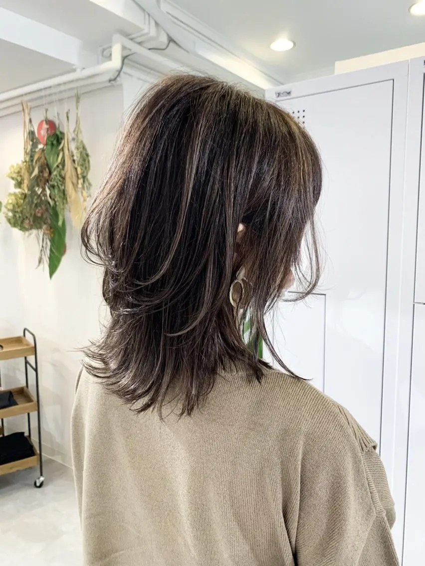 ミディアム ハイライト レイヤーカット ウルフカット ウルフレイヤー レイヤー×縮毛矯正 深見 拓のヘアスタイル