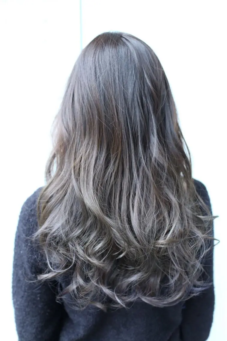セミロング カラー パーマ グラデーションカラー ハイライトカラー ハイライト カット ヘアカラー トリートメント ブレス渡辺 康介のヘアスタイル