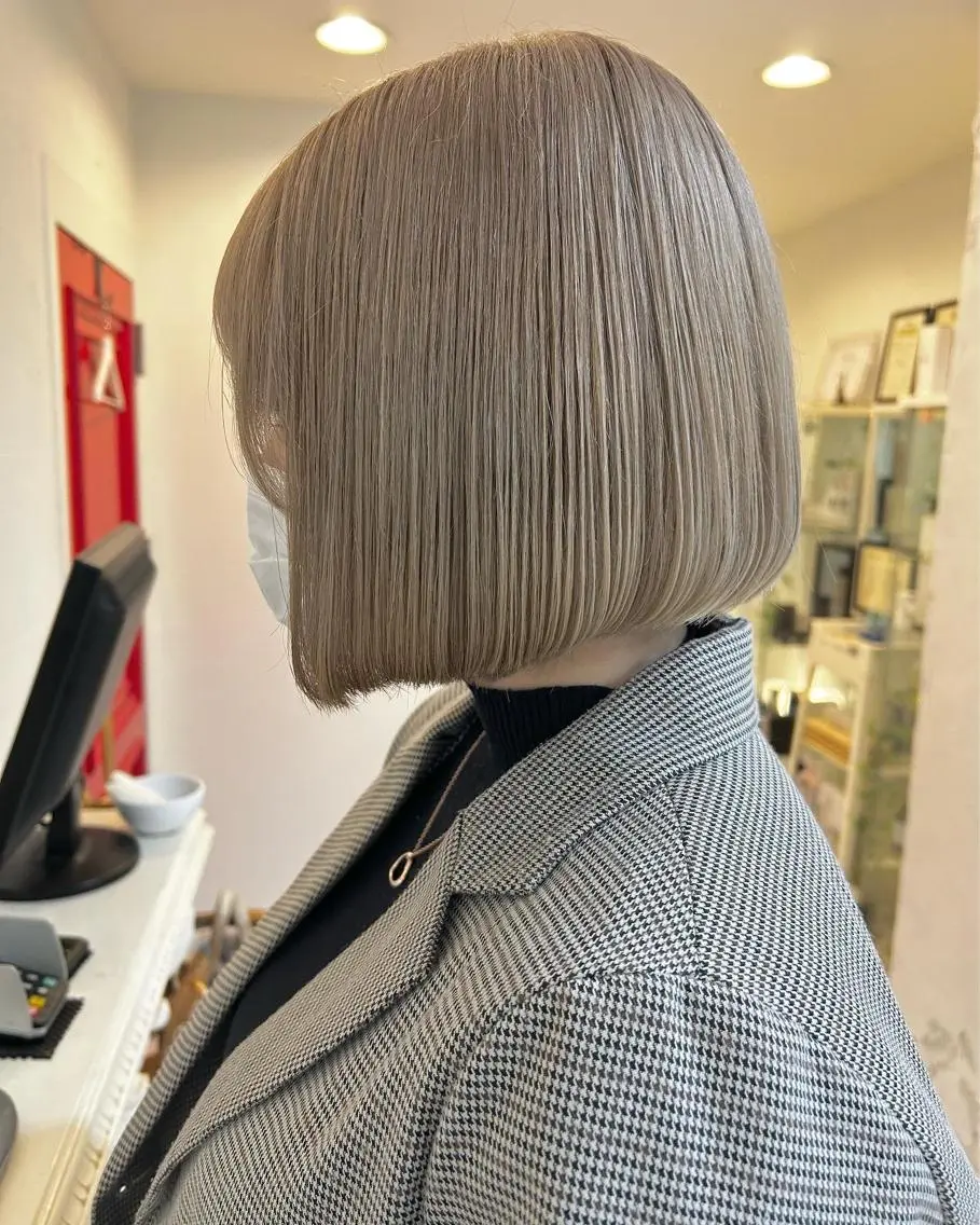 ショート カラー ヘアアレンジ マツエク・マツパ アイブロウ ベージュカラー ハイトーンカラー ハイトーンベージュ 透明感カラー🫧ヘア セット🫧松本菜月の眉毛・アイブロウイメージ