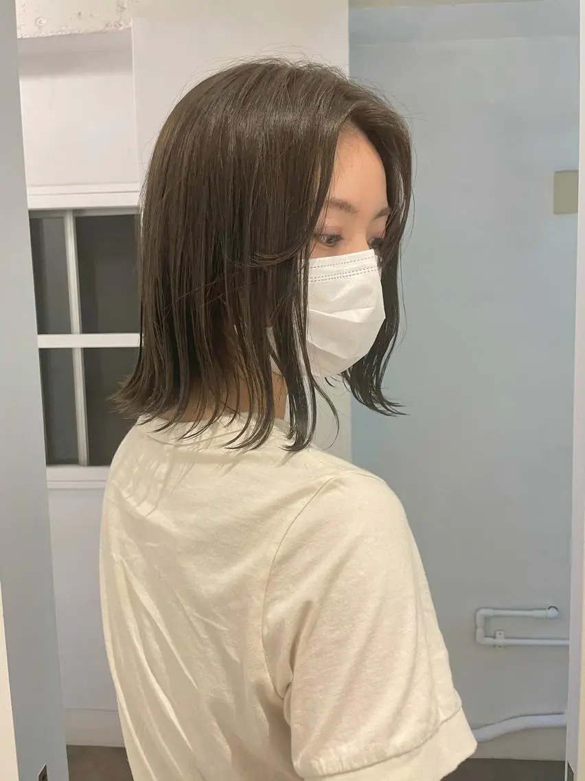ミディアム カラー 透明感カラー グレージュ カーキグレージュ . AYUKAのヘアスタイル