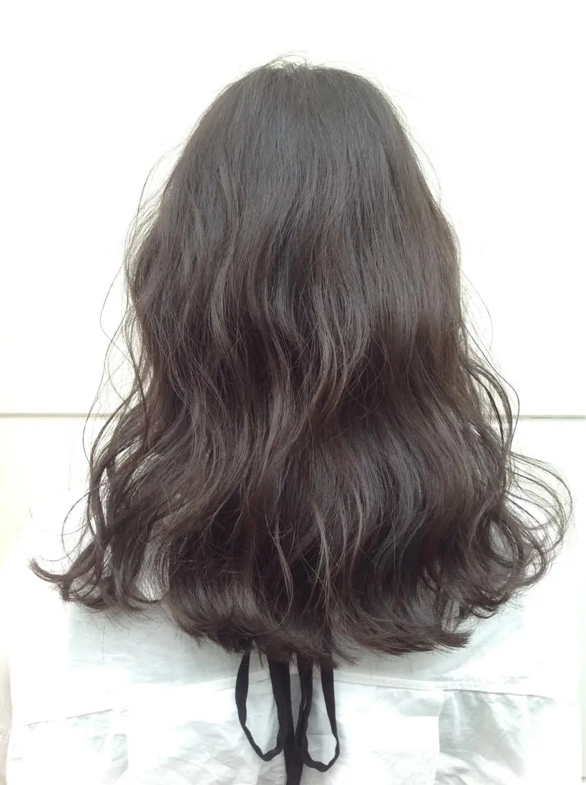 ロング カラー ブルーカラー ブルージュ 榎園 由美のヘアスタイル