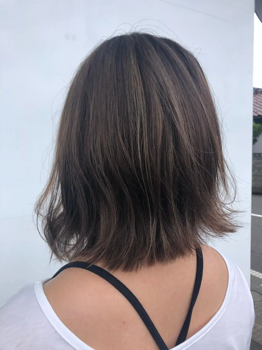 ミディアム ハイライト 岩尾 志保のヘアスタイル