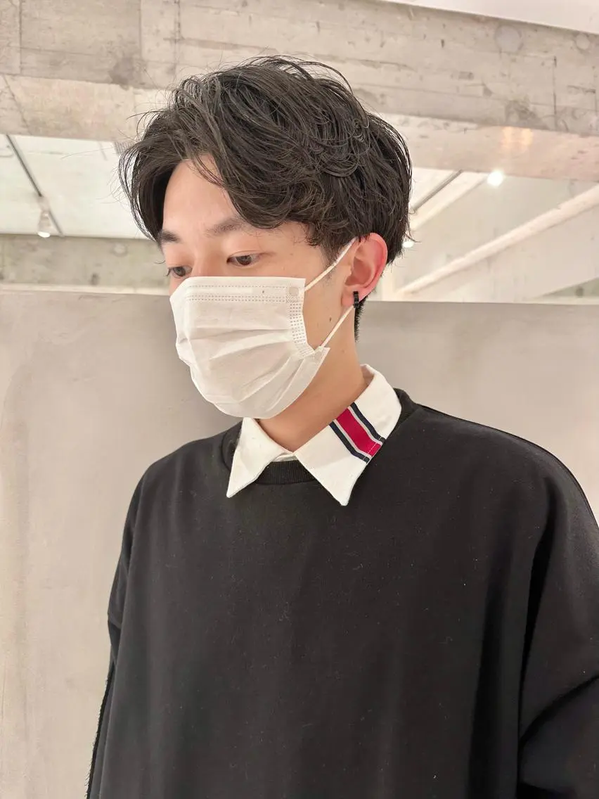 ショート パーマ メンズ アップバング ボウズ ビジネス センターパート フェードカット 榎本 健太のヘアスタイル