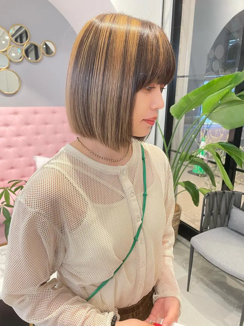 ショート ボブ ハイライト レイヤーカット 瑠輝のヘアスタイル