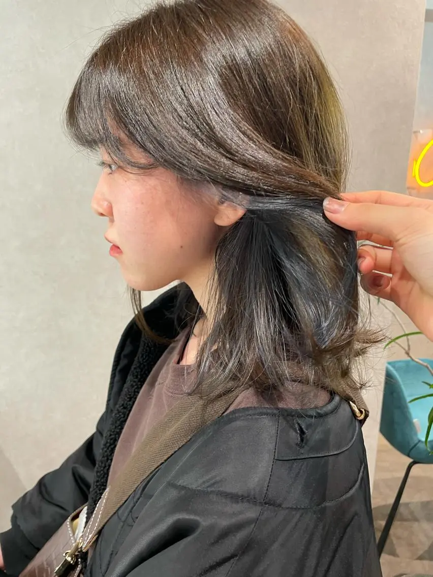 ミディアム カラー ブリーチ オリーブカラー トリートメント ヘアカラー トリートメント ナチュラル透明感🌱 小山美樹子のヘアスタイル