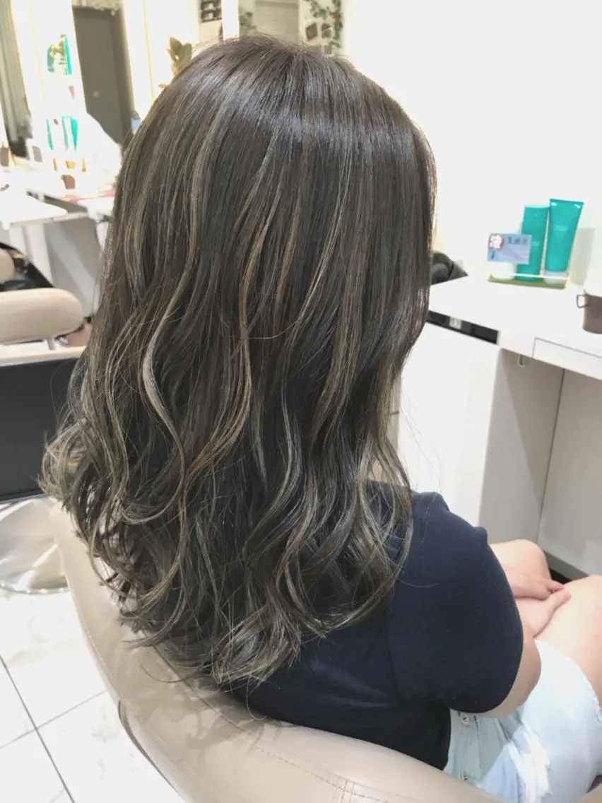 ミディアム カラー ベージュカラー ハイライトカラー ハイライト カット ヘアカラー 山崎俊輔/髪質改善 /バレイヤージュのヘアスタイル