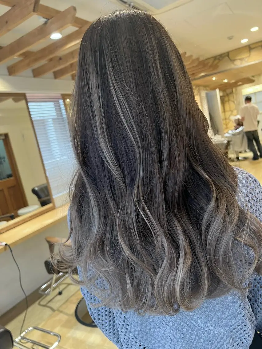 ロング レイヤーカット ヘアカラー トリートメント 渋谷ハイトーン/ デザインカラー阿部のヘアスタイル