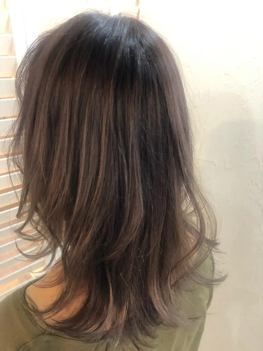 ミディアム カラー 髪質改善&ブリーチ 伊勢 祐一郎のヘアスタイル