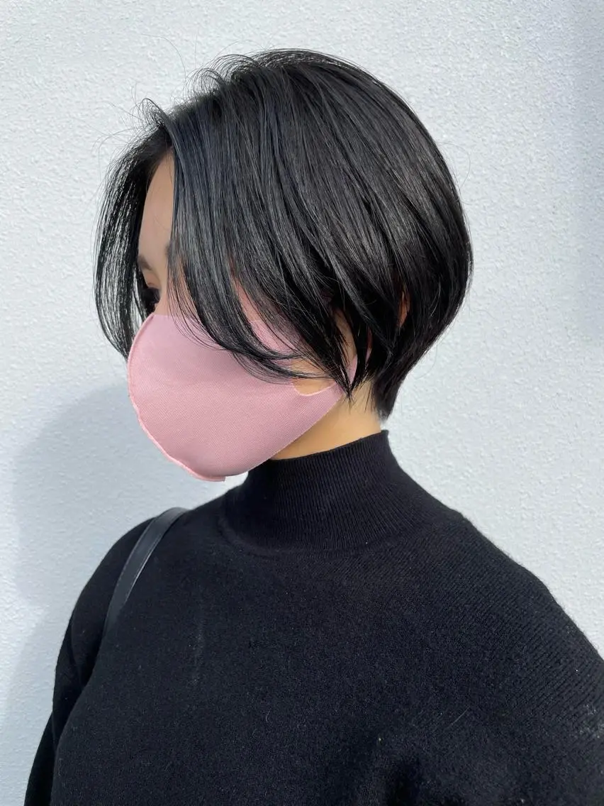 ショート 切りっぱなしボブ ショートボブ ハンサムショート 丸みショート アッシュ カット ヘアカラー トリートメント モテ髪/ボブ/ショー ト/アダチフウトのヘアスタイル