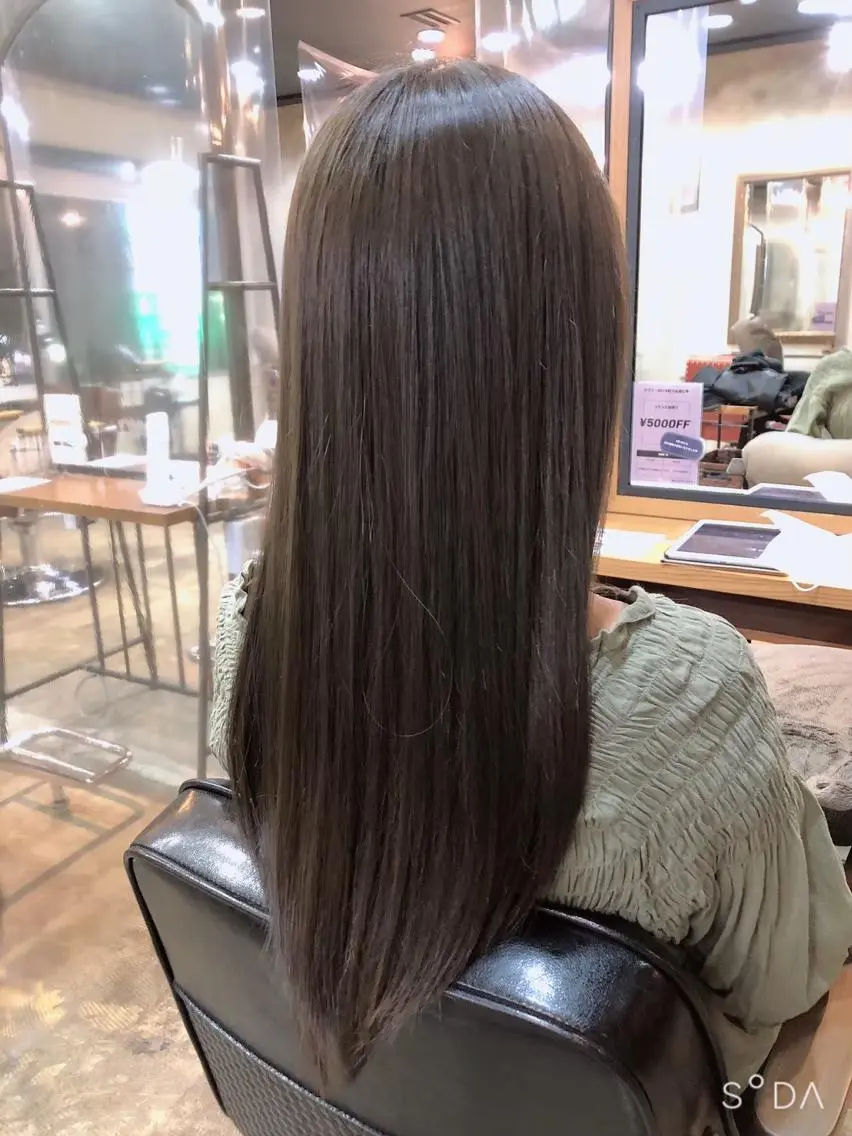 ロング カラー パーマ ヘアアレンジ アディクシーカラー アッシュ バレイヤージュ ベージュカラー ブリーチ newi 川崎店のヘアスタイル
