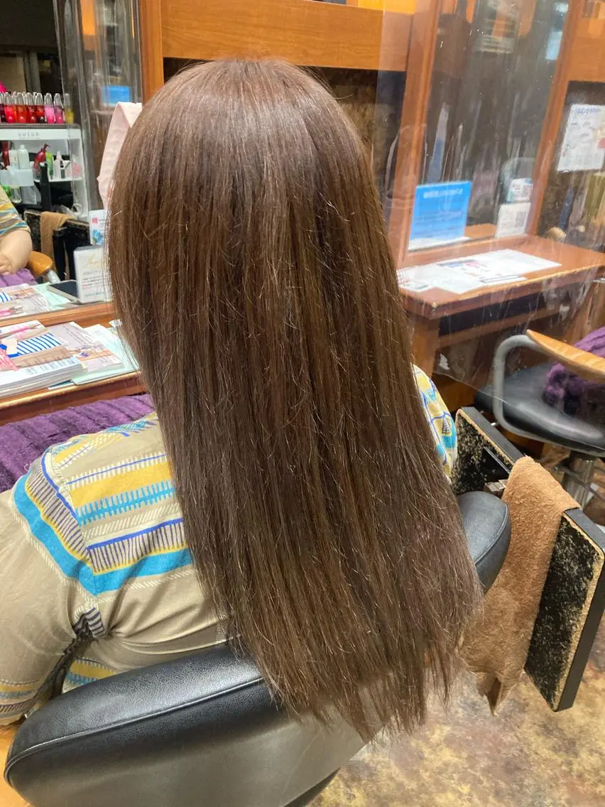 ロング カラー アッシュ ベージュカラー 顔周りカット レイヤーカット カット 八木 凜のヘアスタイル
