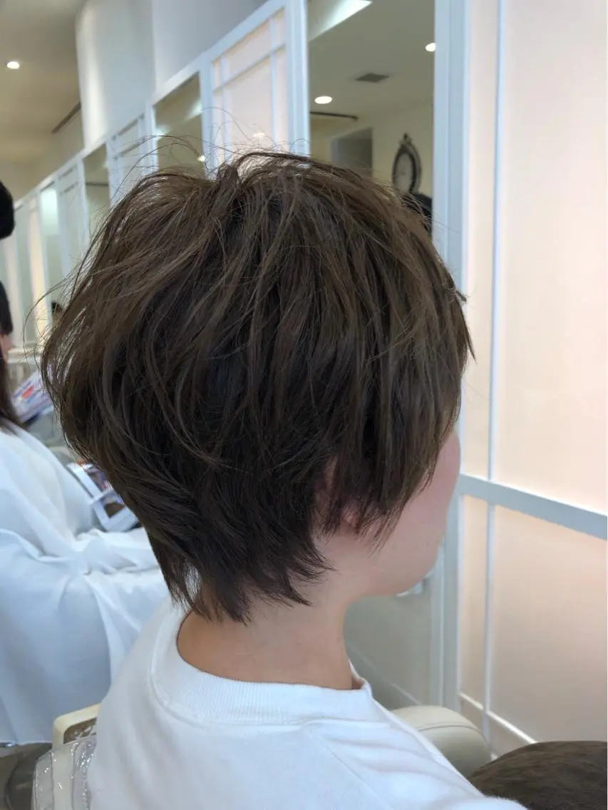 ショート カラー グレージュ イルミナカラー 須賀 一美のヘアスタイル