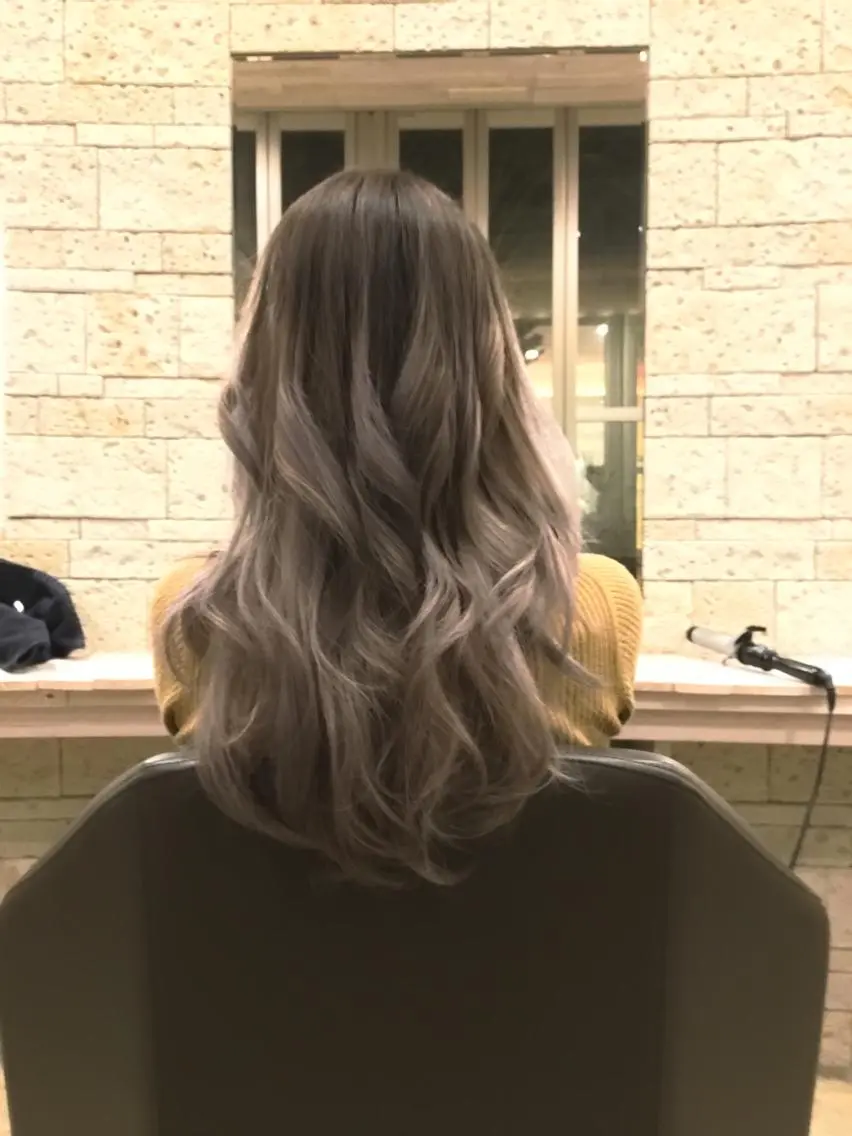 セミロング アッシュ ハイトーン得意😍 Lumiereのヘアスタイル